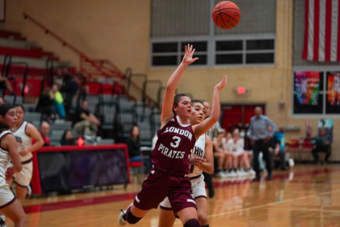 mathis-london-girls-basketball-playoffs00062